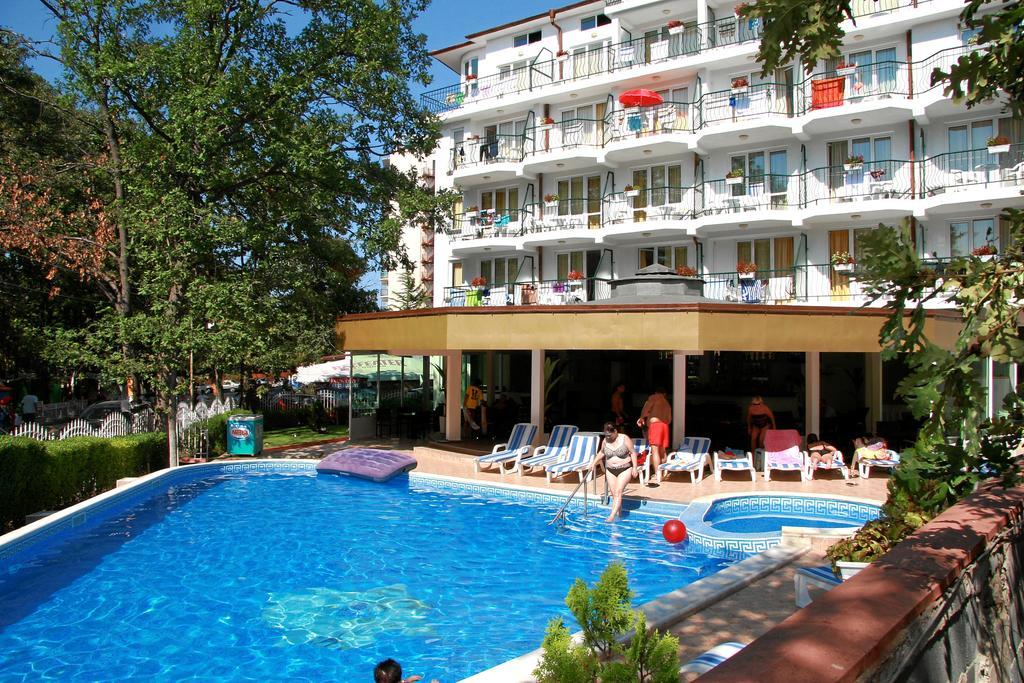 Hotel Lotos Kiten  Buitenkant foto