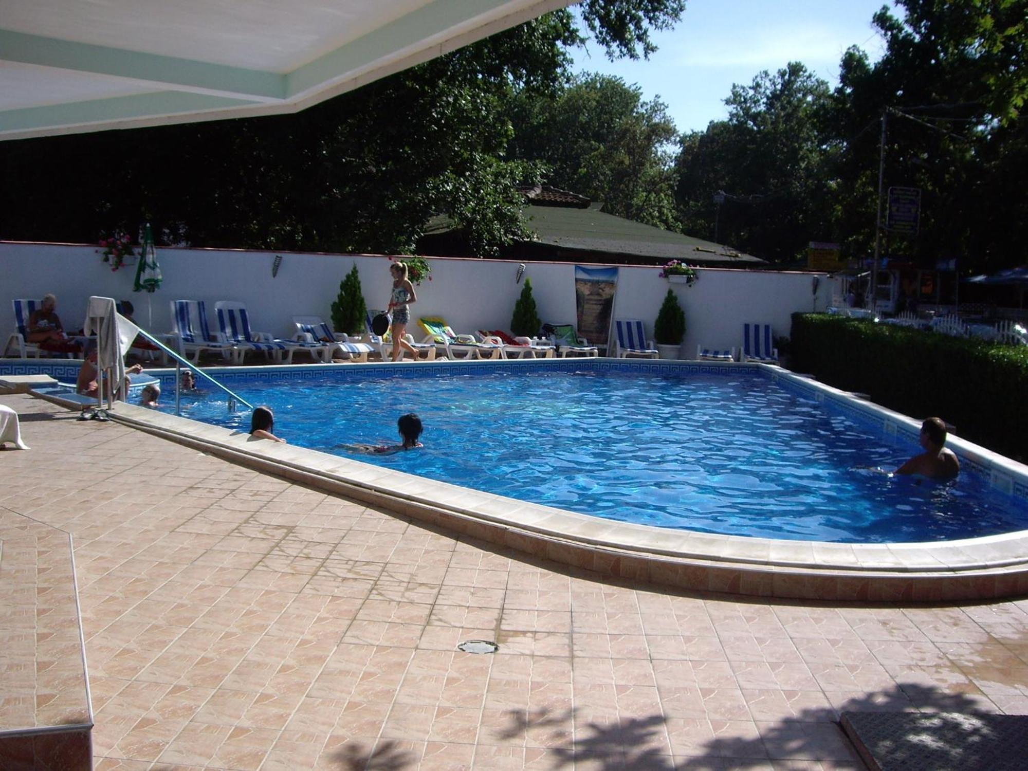 Hotel Lotos Kiten  Buitenkant foto